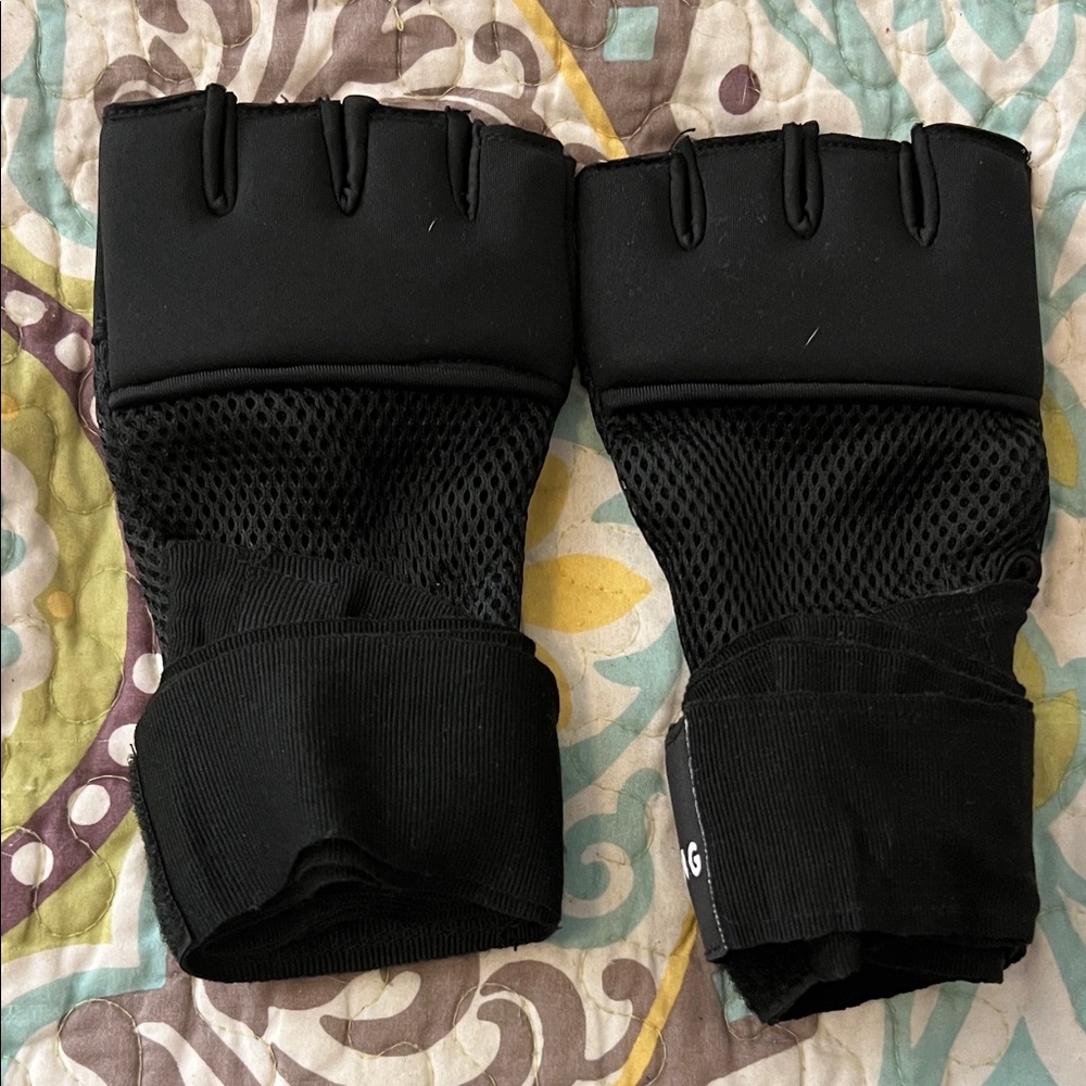 🔥BOXING/EXERCISE GLOVES